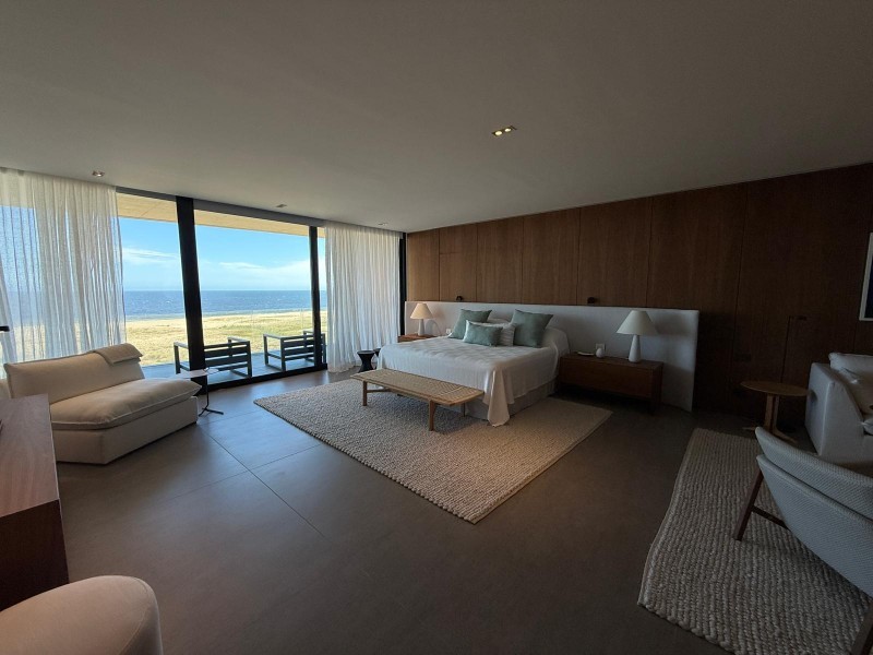 Unico y espectacular departamento en The Colette Residences. 